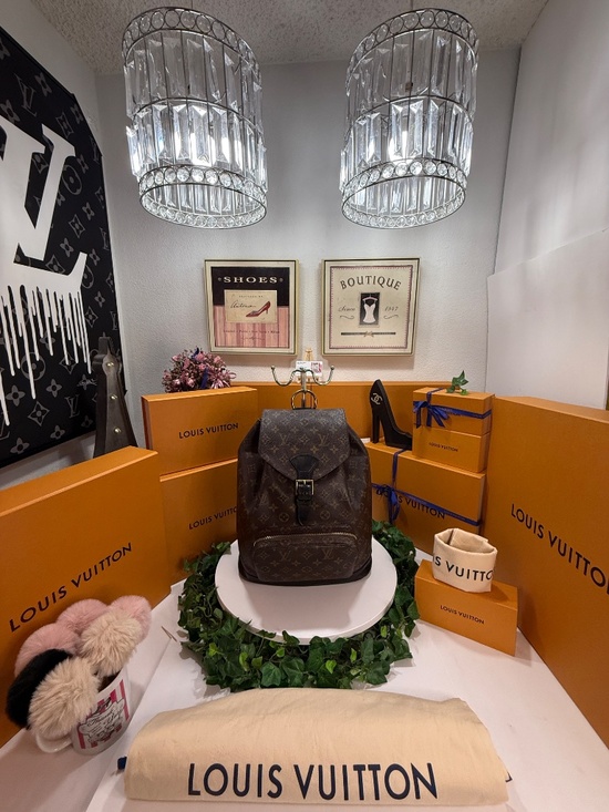 REGAL LOUIS VUITTON GM MONOGRAM BLACK TRIM BACKPACK! main image 14